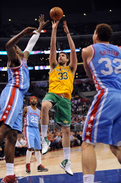 校学生蓬勃 校学生蓬勃